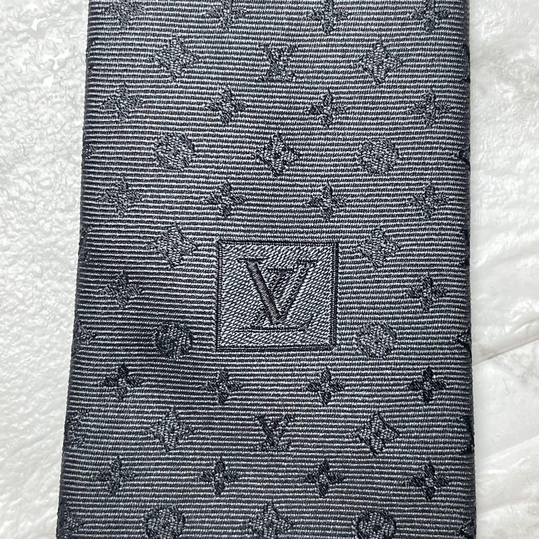 現行タグ　ルイヴィトン　LOUIS VUITTON ネクタイ　モノグラム　スーツ