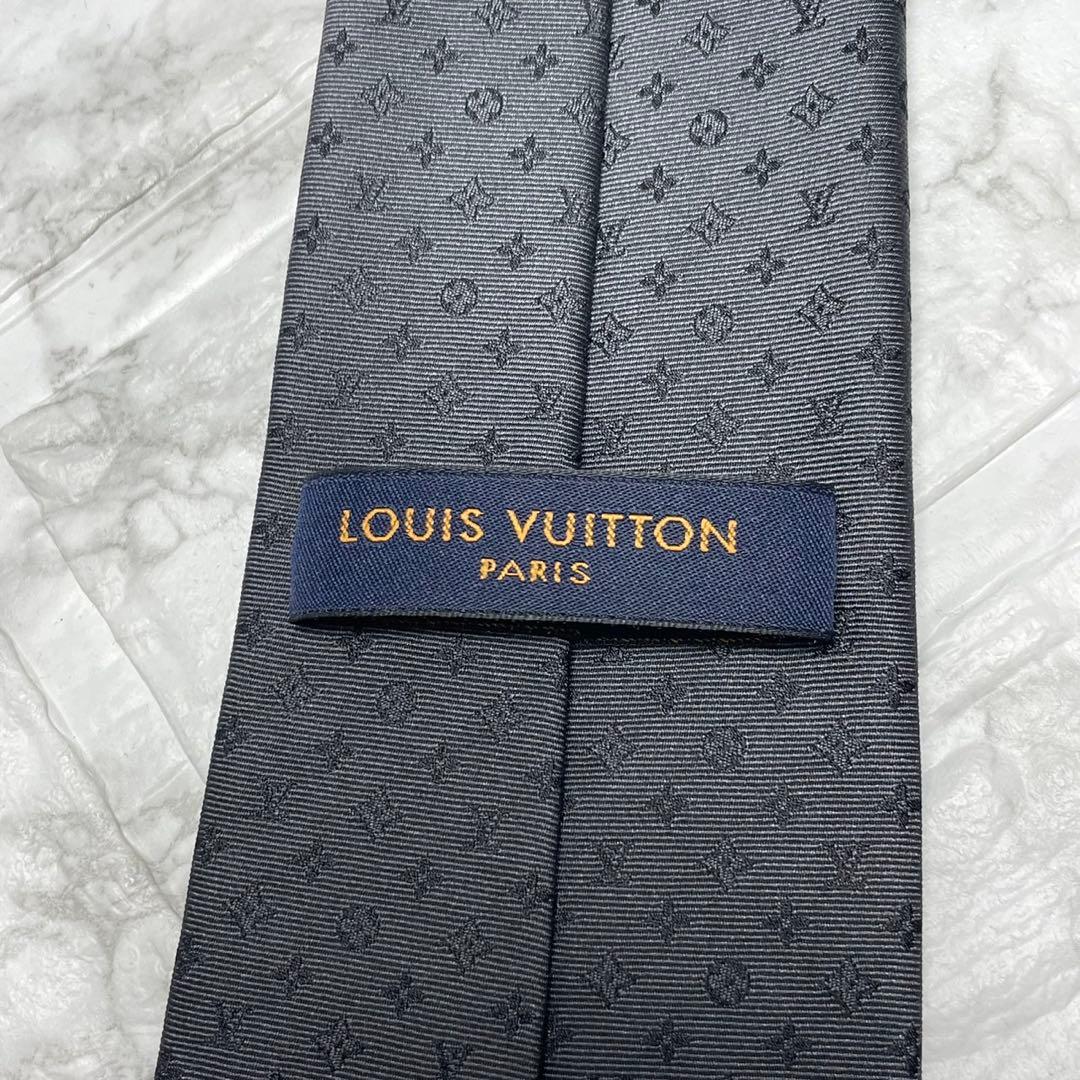 現行タグ　ルイヴィトン　LOUIS VUITTON ネクタイ　モノグラム　スーツ
