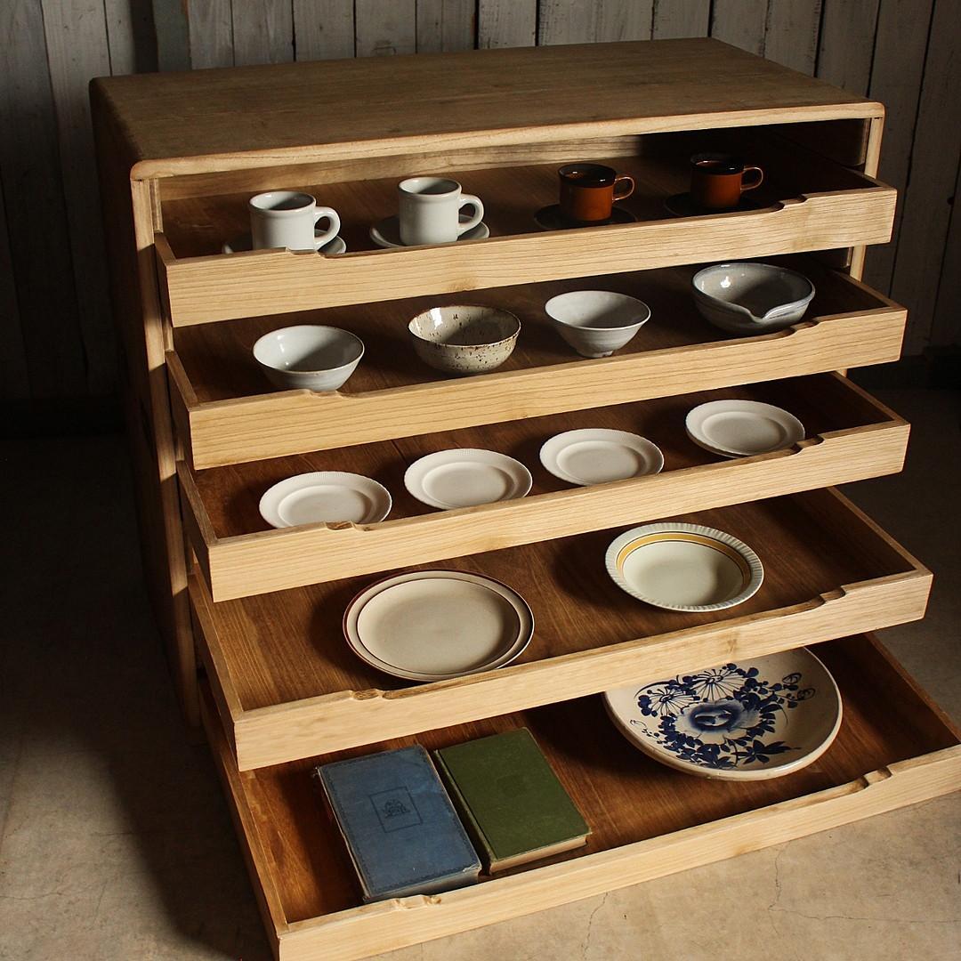 古い木製の引き出し5段　食器棚　キャビネット　古家具　古民家