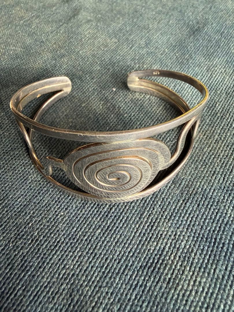 ◯シンプルデザイン 　　　シルバーのバングル