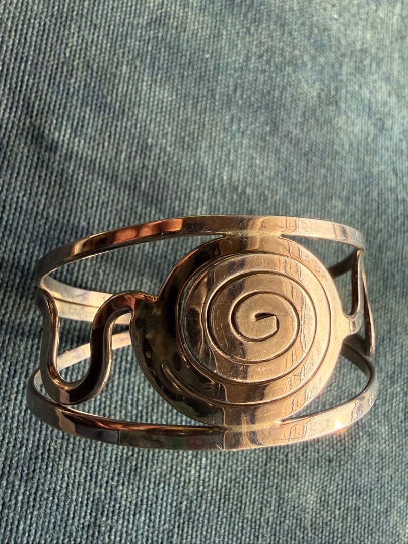 ◯シンプルデザイン 　　　シルバーのバングル