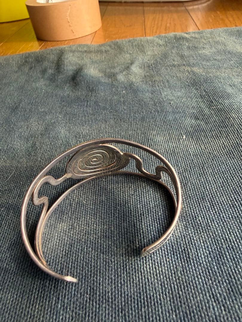 ◯シンプルデザイン 　　　シルバーのバングル