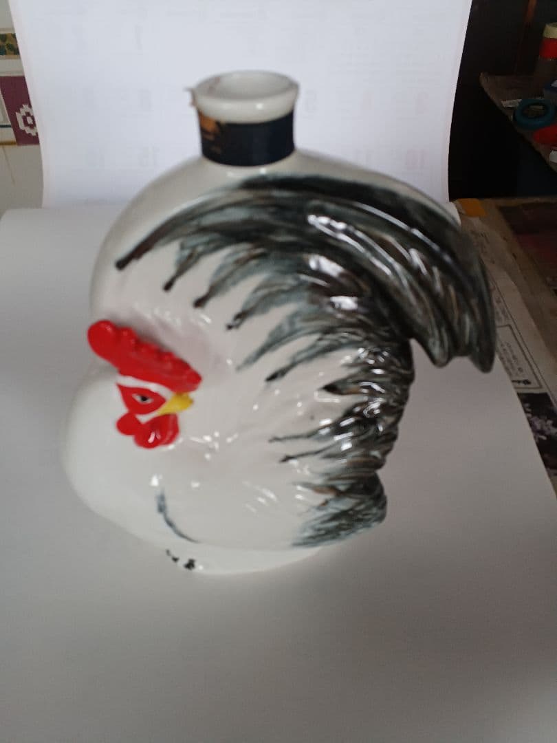 サントリー社の干支ボトルの空容器です。