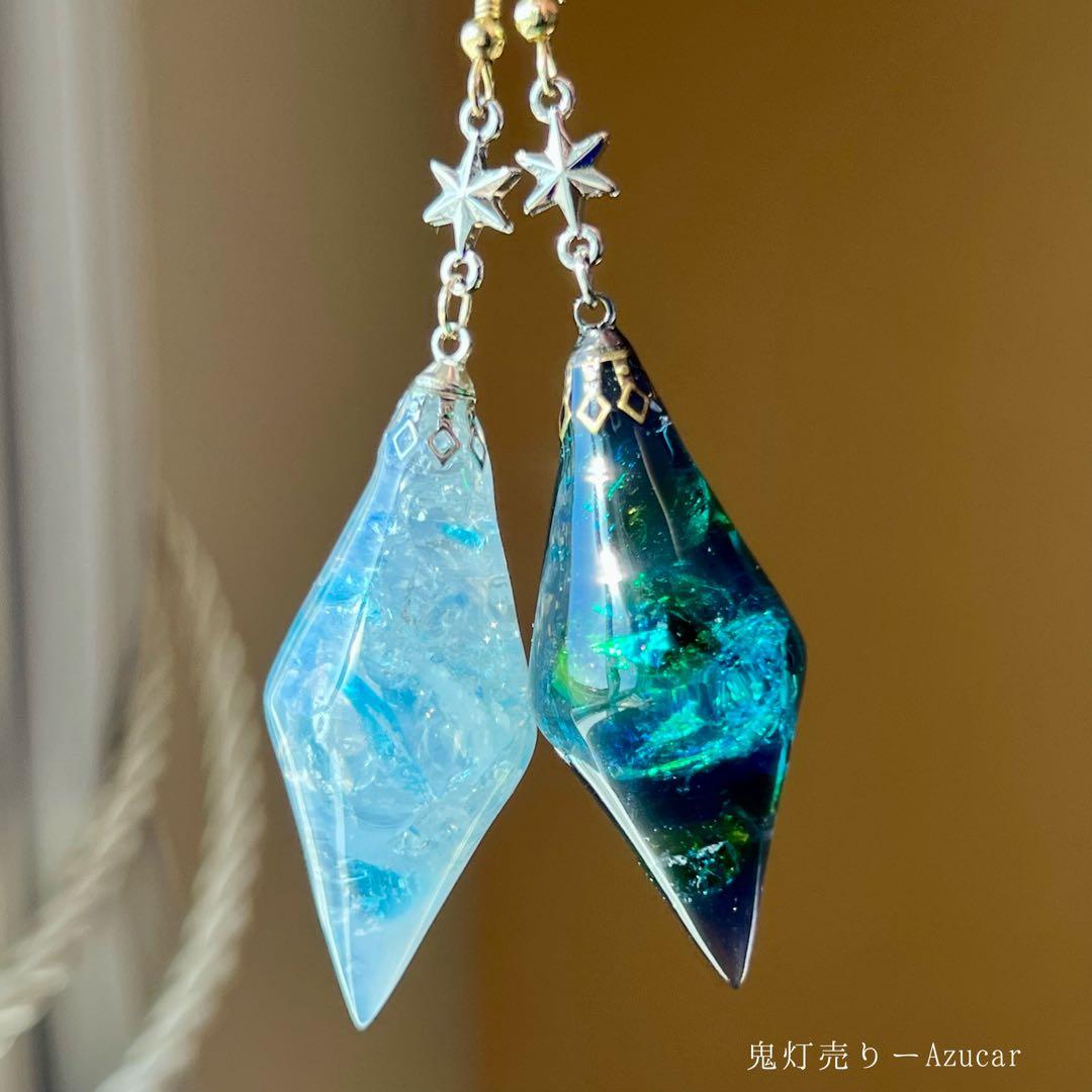 幻想の光を宿す　ブラックオパール風ペンデュラムピアス　お揃いでネックレスも