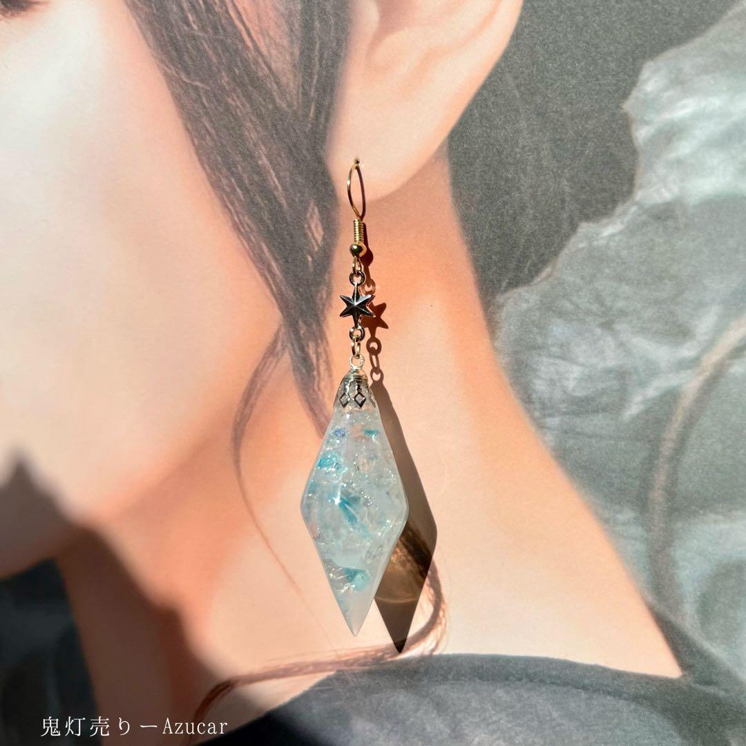 幻想の光を宿す　ブラックオパール風ペンデュラムピアス　お揃いでネックレスも