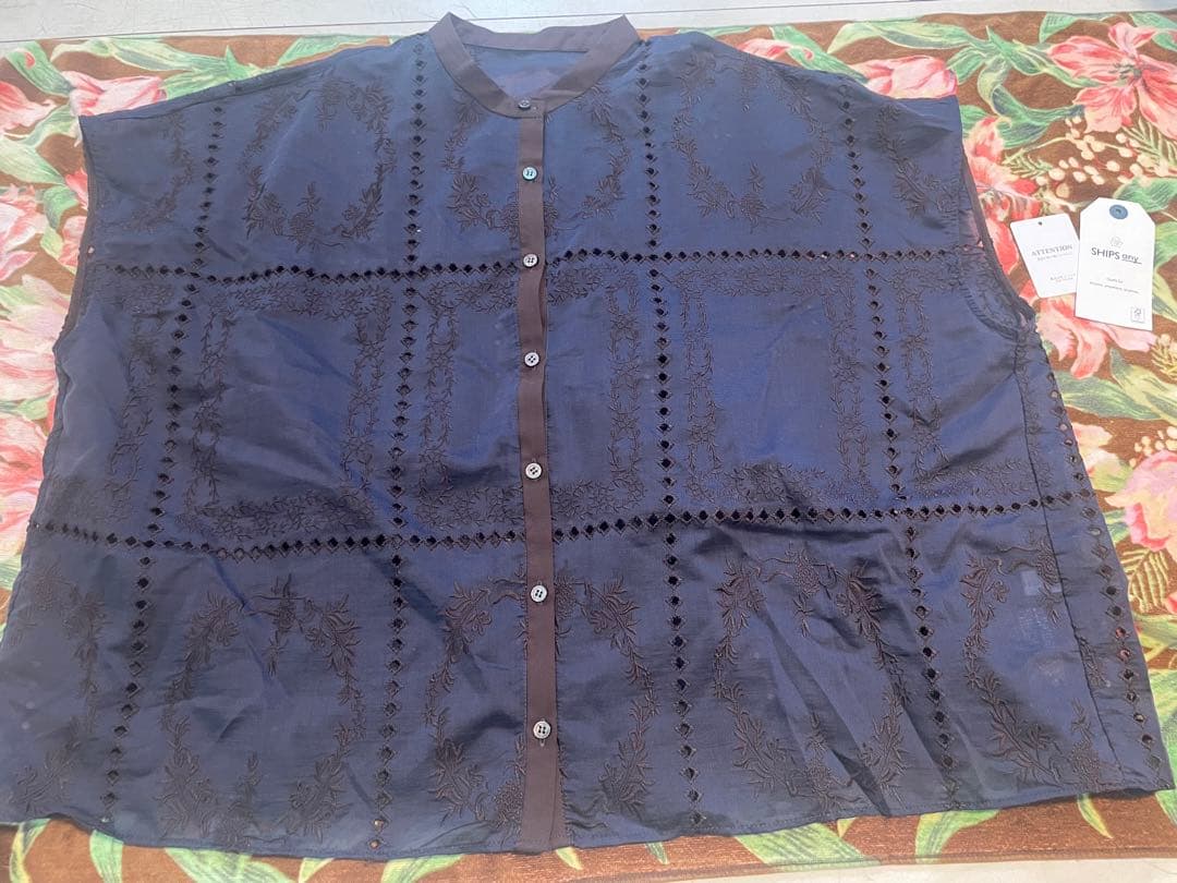 刺繍入りネイビー半袖シャツ　【9月末まで掲載】