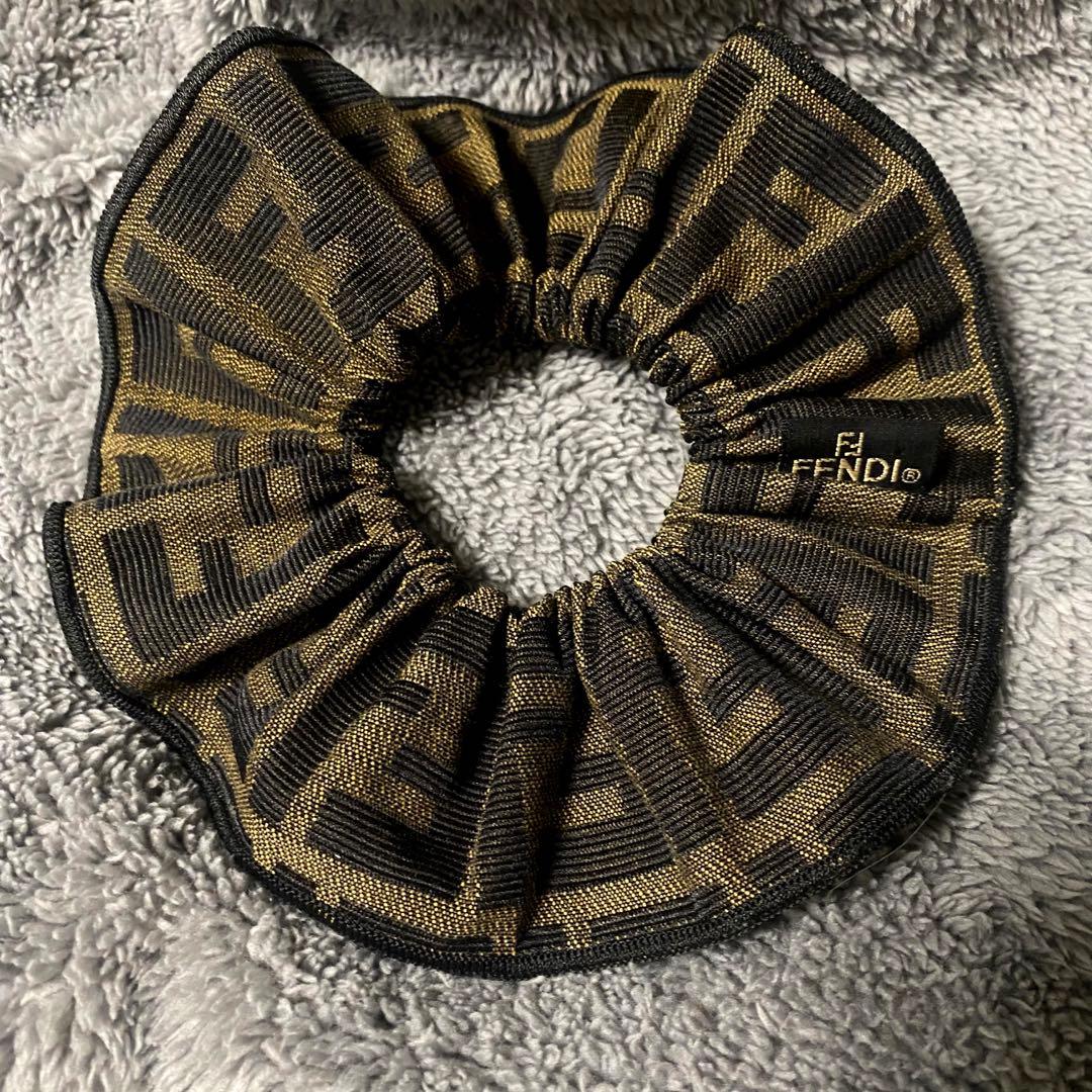 未使用品✨FENDI フェンディ　シュシュ　FF ロゴ ズッカ柄