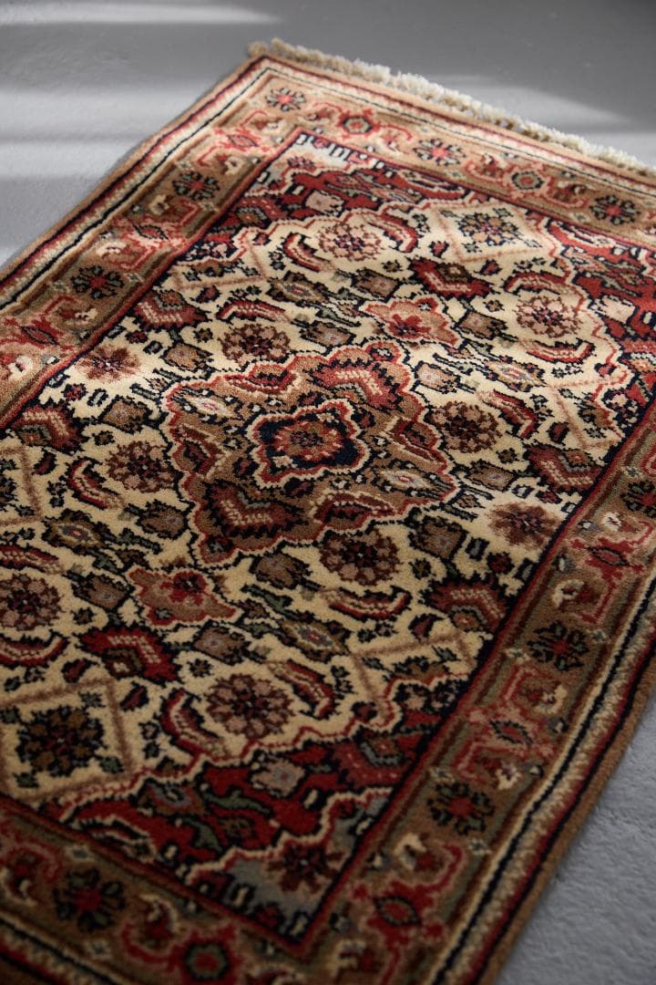 ヴィンテージラグ　ペルシャ絨毯　ハマダン産（96×61cm）赤　アイボリー　緑