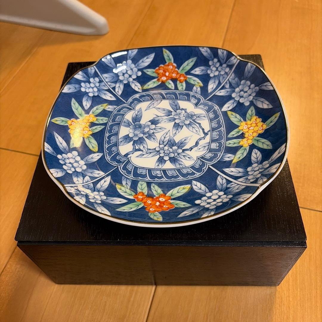 青地花柄八角形皿