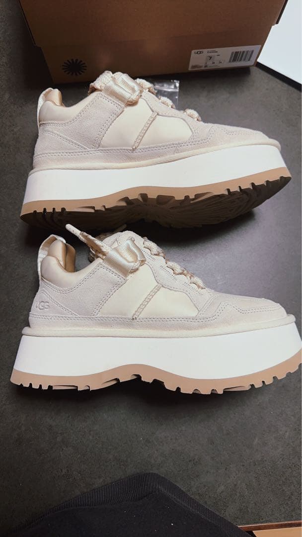 UGG Astromel(アストロメル)厚底スニーカー