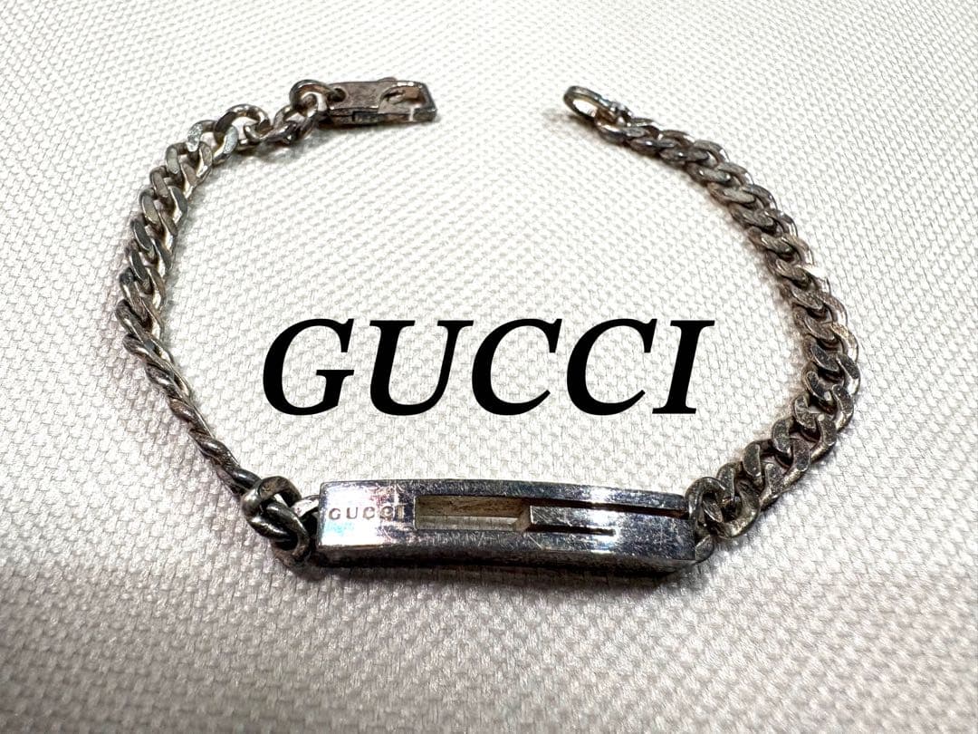 GUCCI チェーンブレスレット ロゴ入り