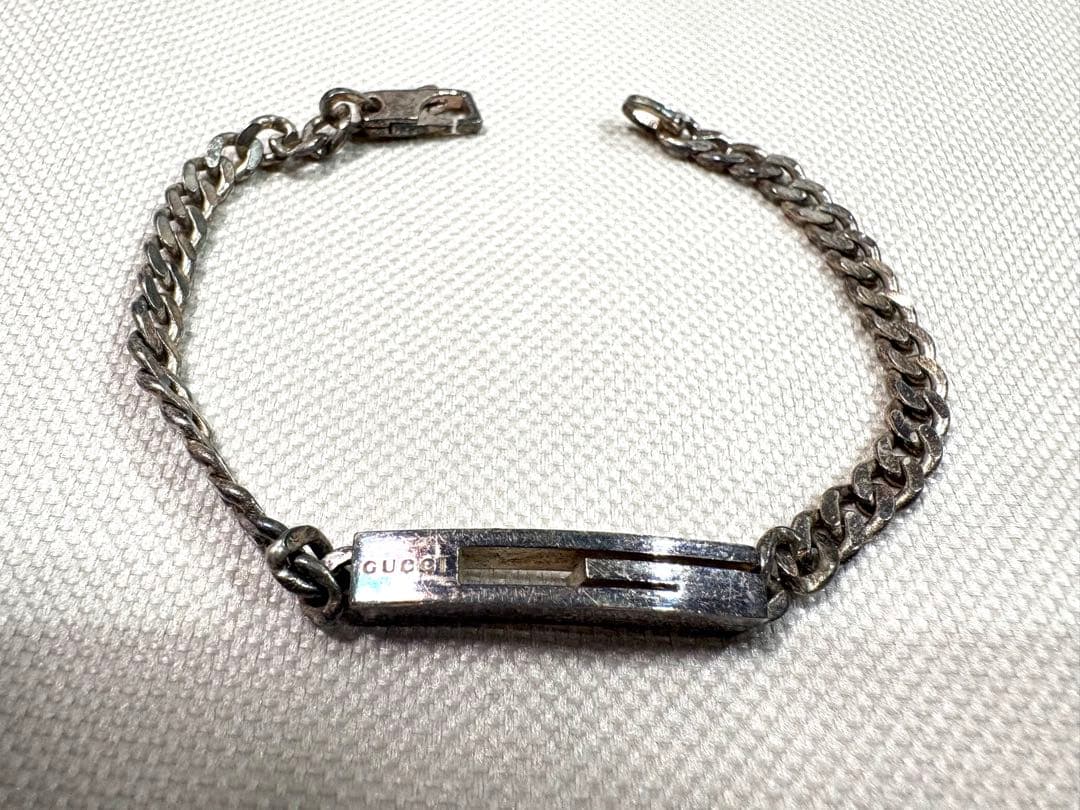 GUCCI チェーンブレスレット ロゴ入り