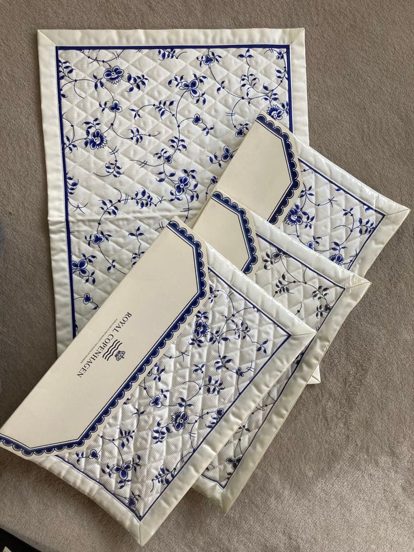 ロイヤルコペンハーゲン　ブルーフラワーランチョンマット デンマーク製2枚セット