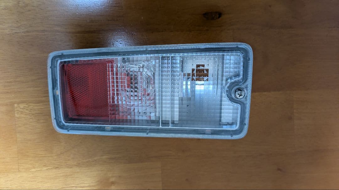 DAIHATSUハイゼットトラック500系現行型テールランプバルブ付き