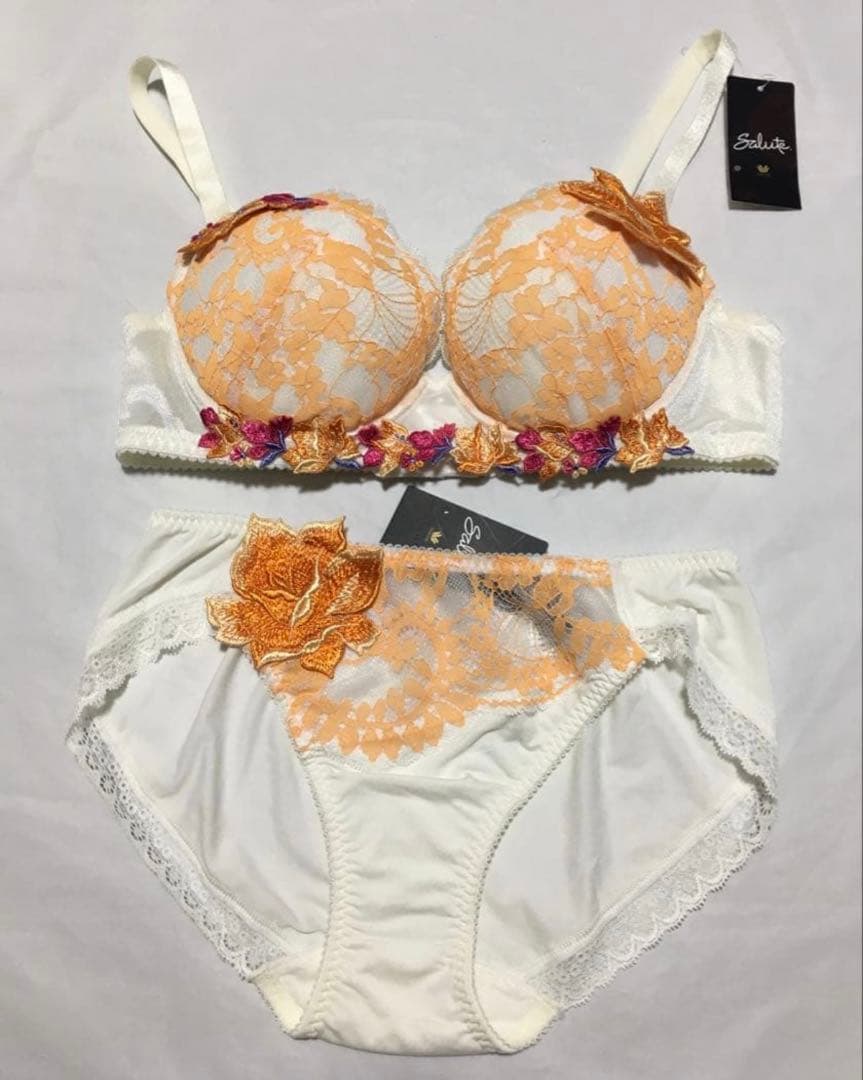 新品　ワコール　サルート 32G ブラジャーD75 ショーツL