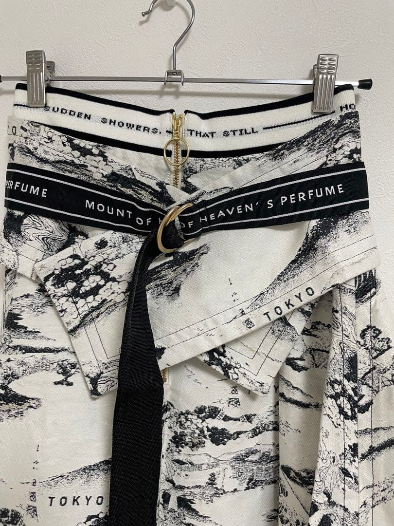 葛飾北斎　モノクロフレアスカート