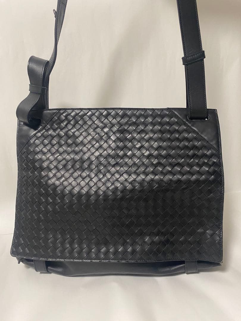 BOTTEGA VENETA メッセンジャーバッグ イントレチャート 黒