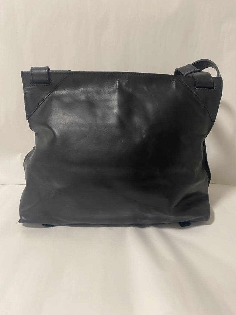 BOTTEGA VENETA メッセンジャーバッグ イントレチャート 黒