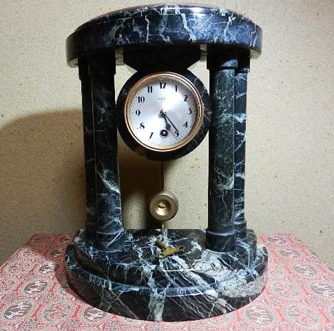 アンティークねじ巻き振り子式大理石置時計（精工舎、Ｈ３２ｃｍ、Ｗ８ｋｇ）