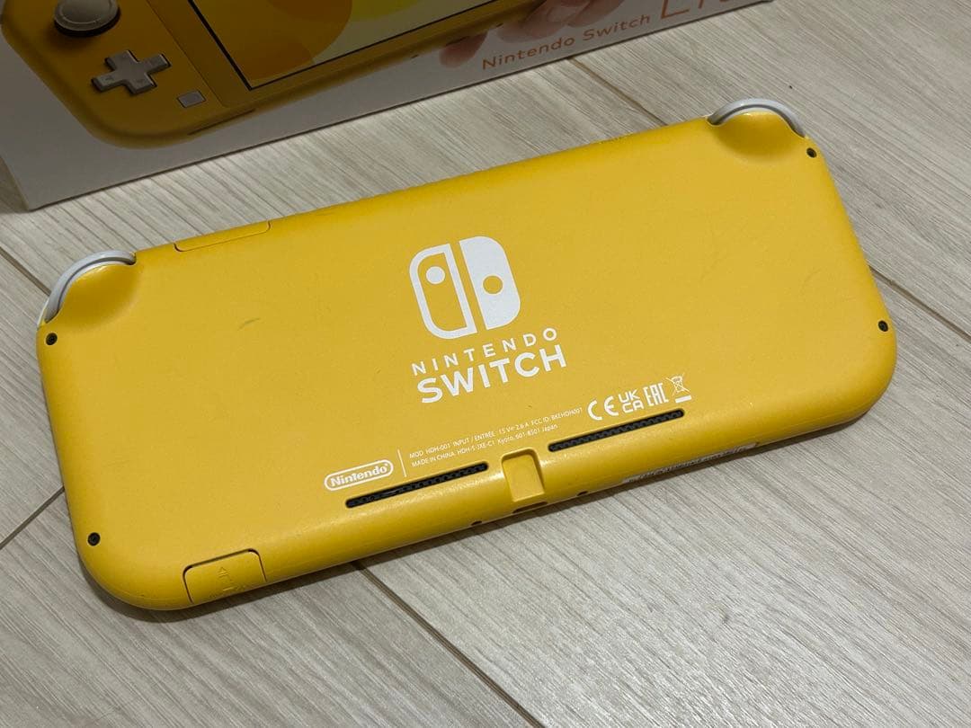 NintendoSwitchLight イエロー