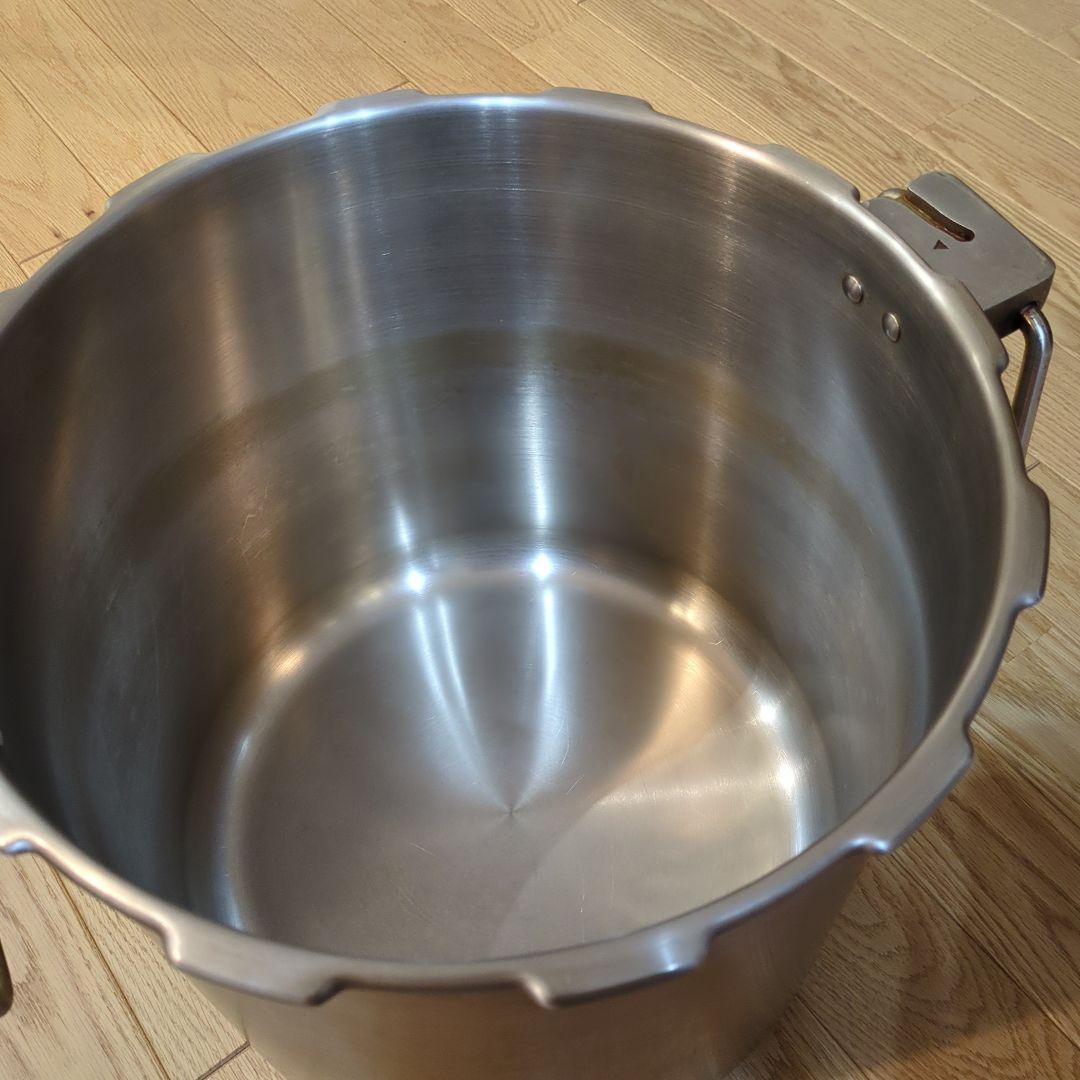 ワンダーシェフ圧力鍋　３０L