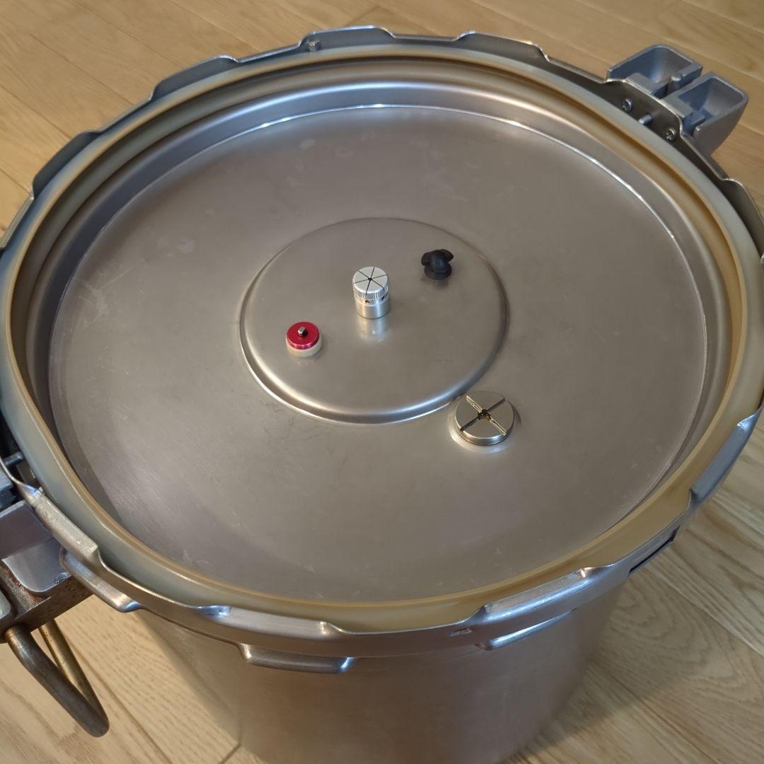 ワンダーシェフ圧力鍋　３０L