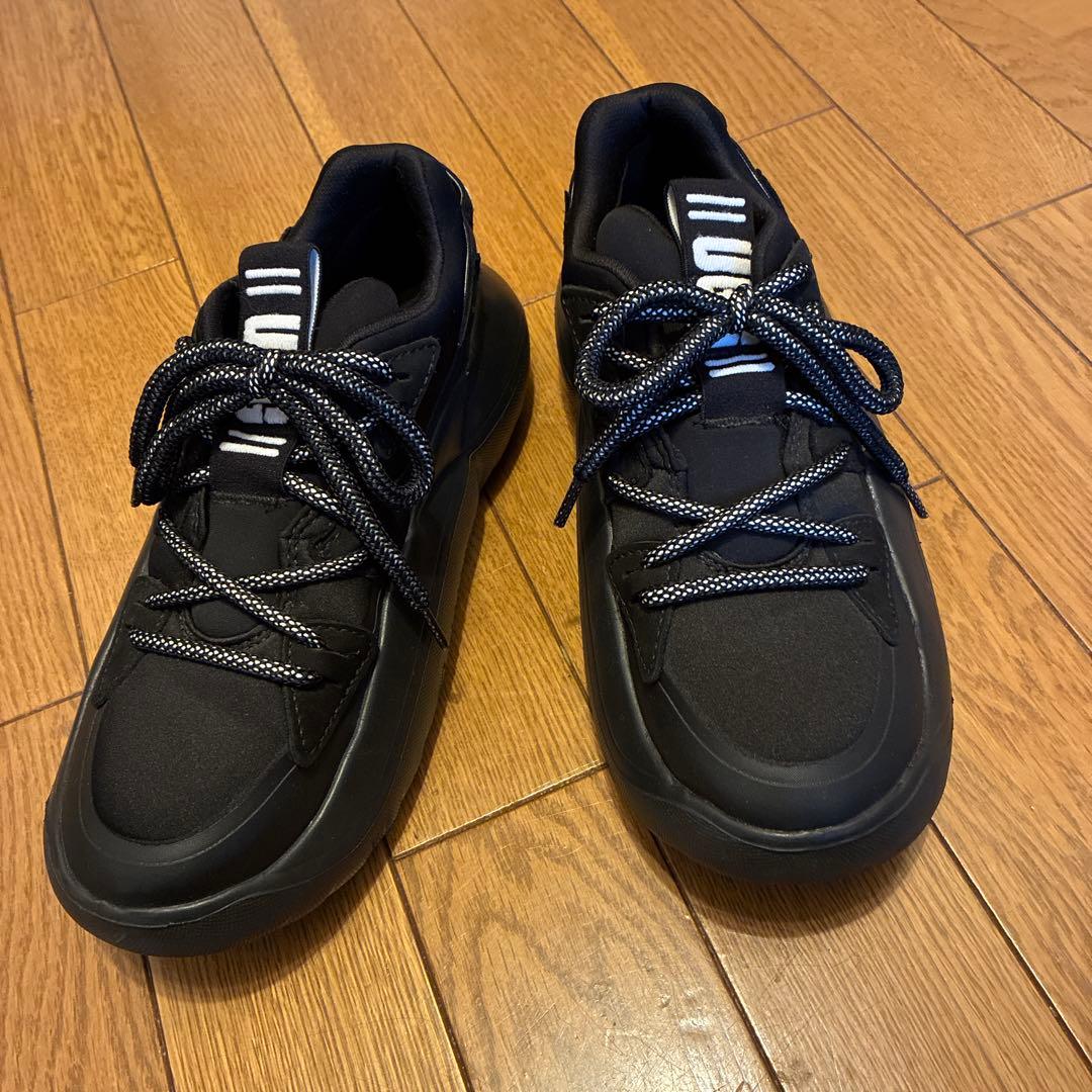 UGG厚底スニーカー