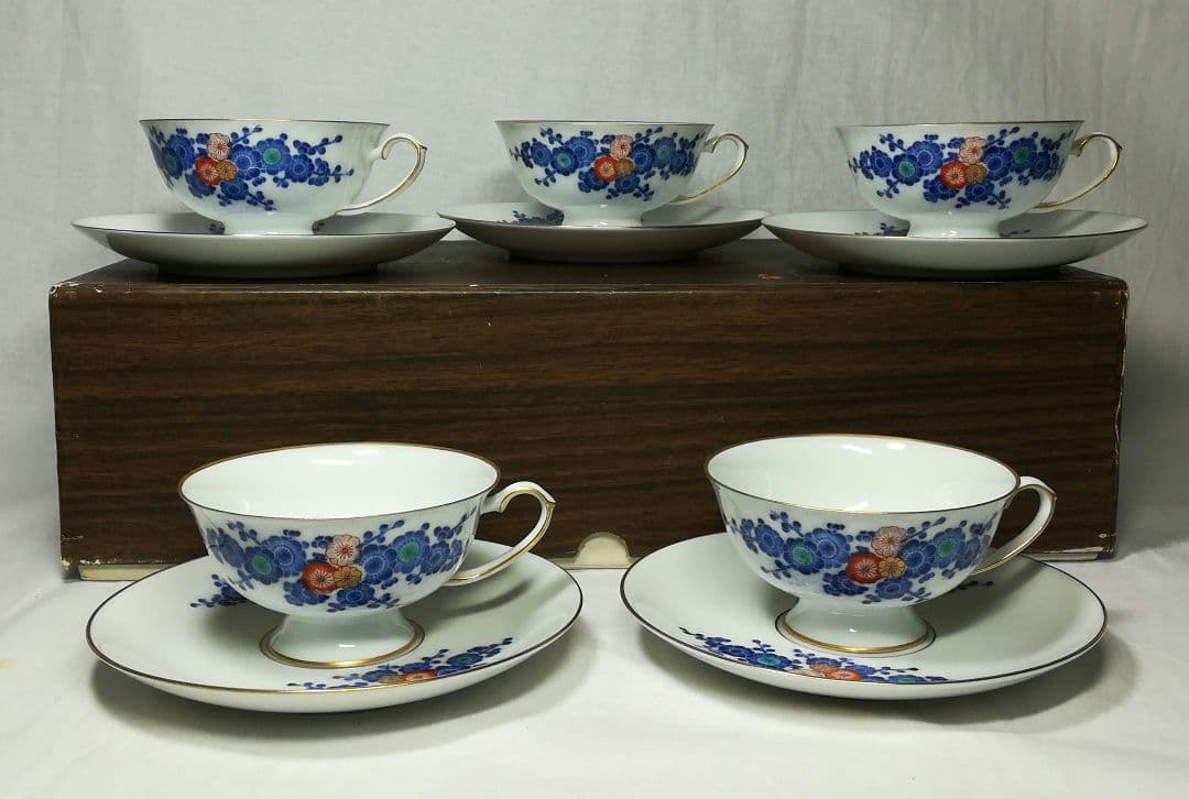 香蘭社　未使用　箱付き　カップ&ソーサー　五客セット　金彩　有田焼　茶碗　皿