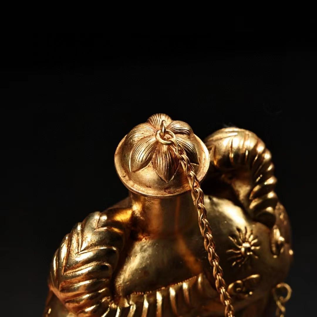 中国古美術・旧蔵鎏金牛頭酒壺・純銅細密彫・純手作り・高浮彫・置物・装酒器・文房具