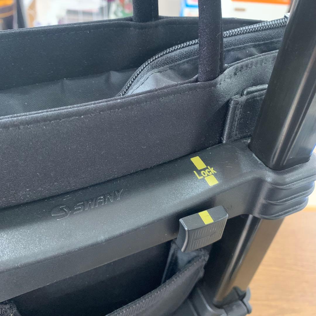 ★ SWANY スワニー キャリーバック 冠婚葬祭 四輪 ストッパー付き 美品