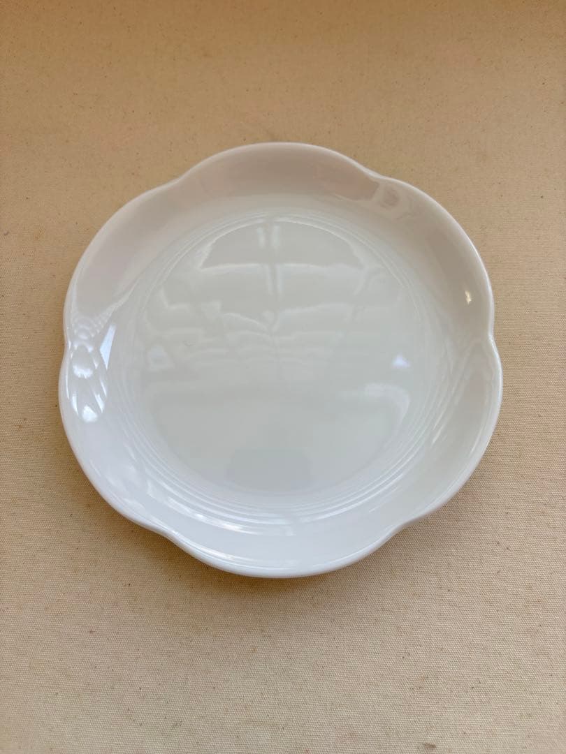 Harumi K. 花びら型 ホワイトプレート 約10インチ１０枚セット