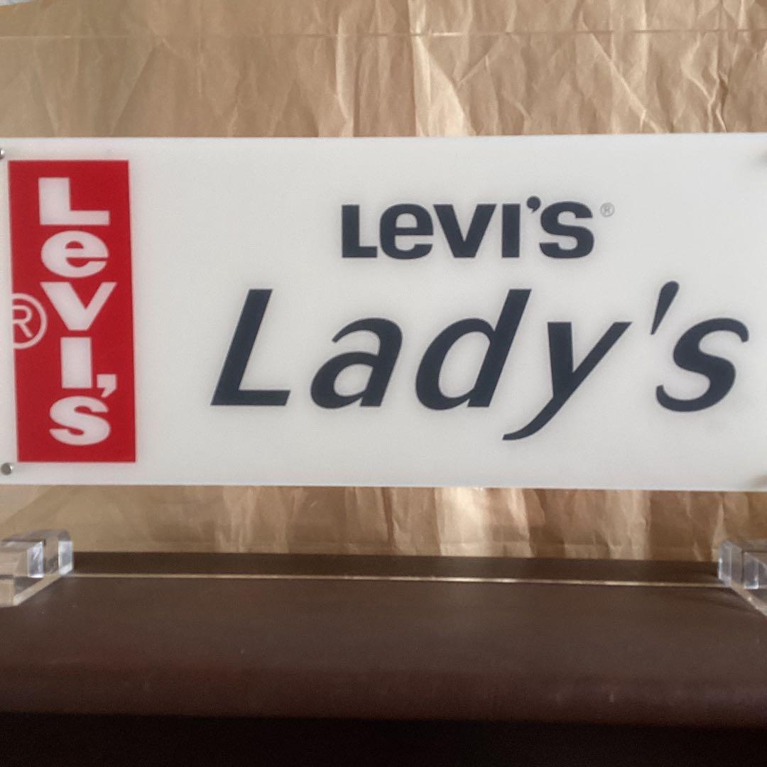 Levi's Ledy’s 看板