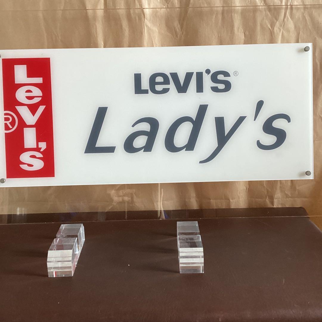 Levi's Ledy’s 看板