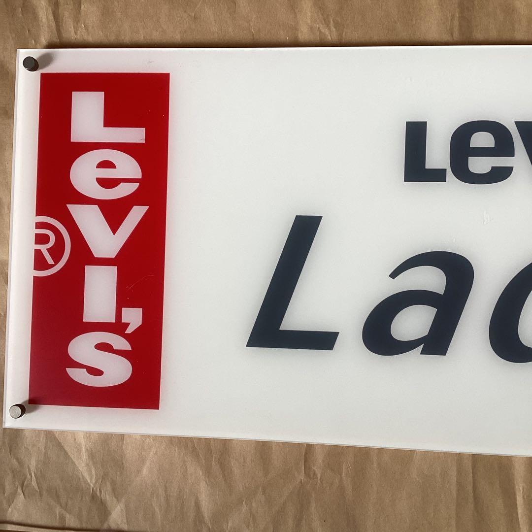 Levi's Ledy’s 看板