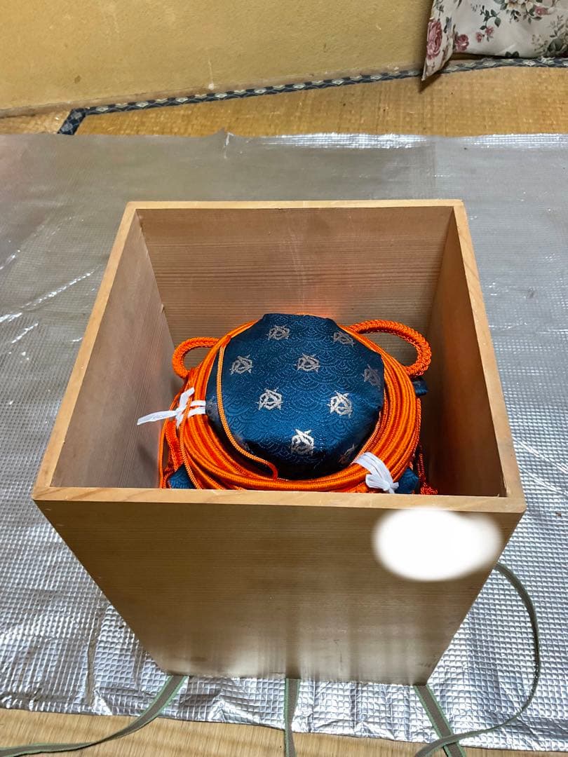 焼物／飾り壺。平安窯。「草山」【新品　未使用　箱付き　網糸飾り付き】