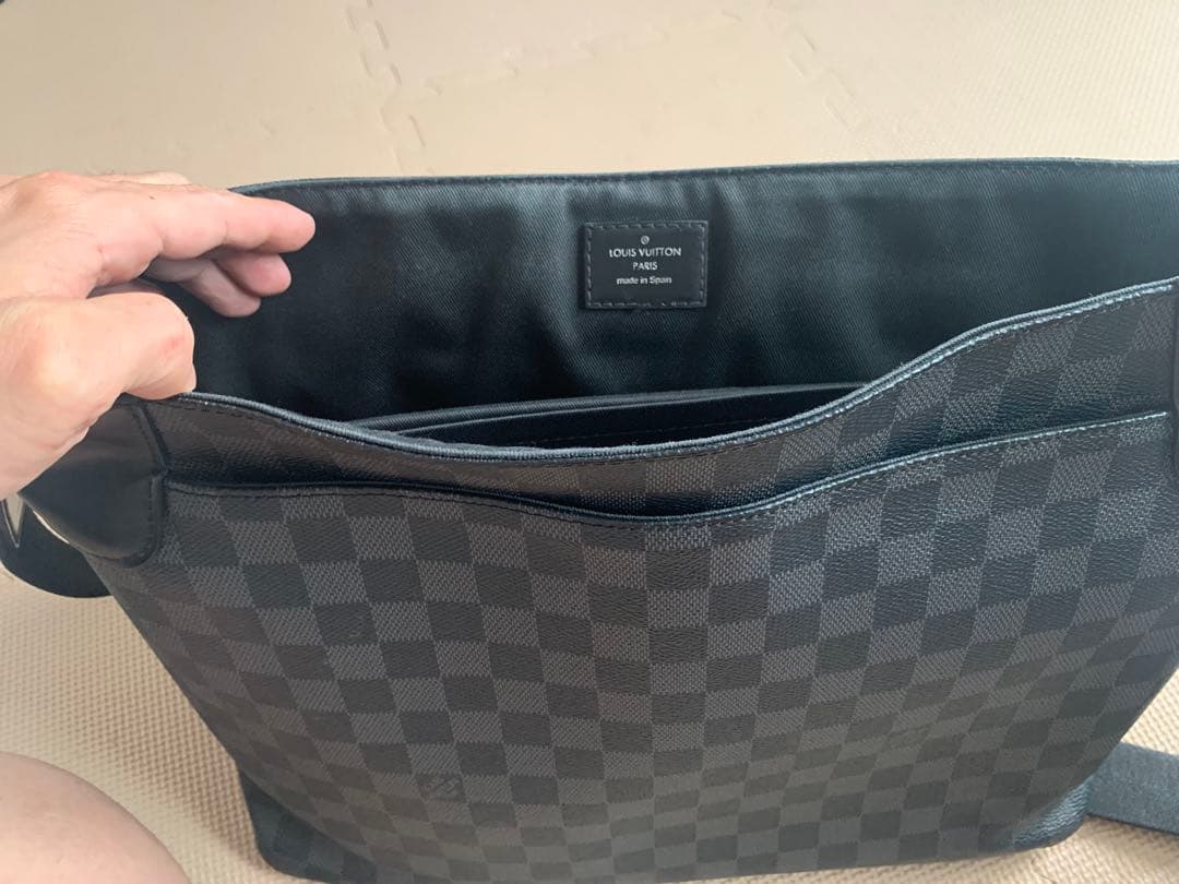 Louis Vuitton ダミエ・グラフィット メッセンジャーバッグ