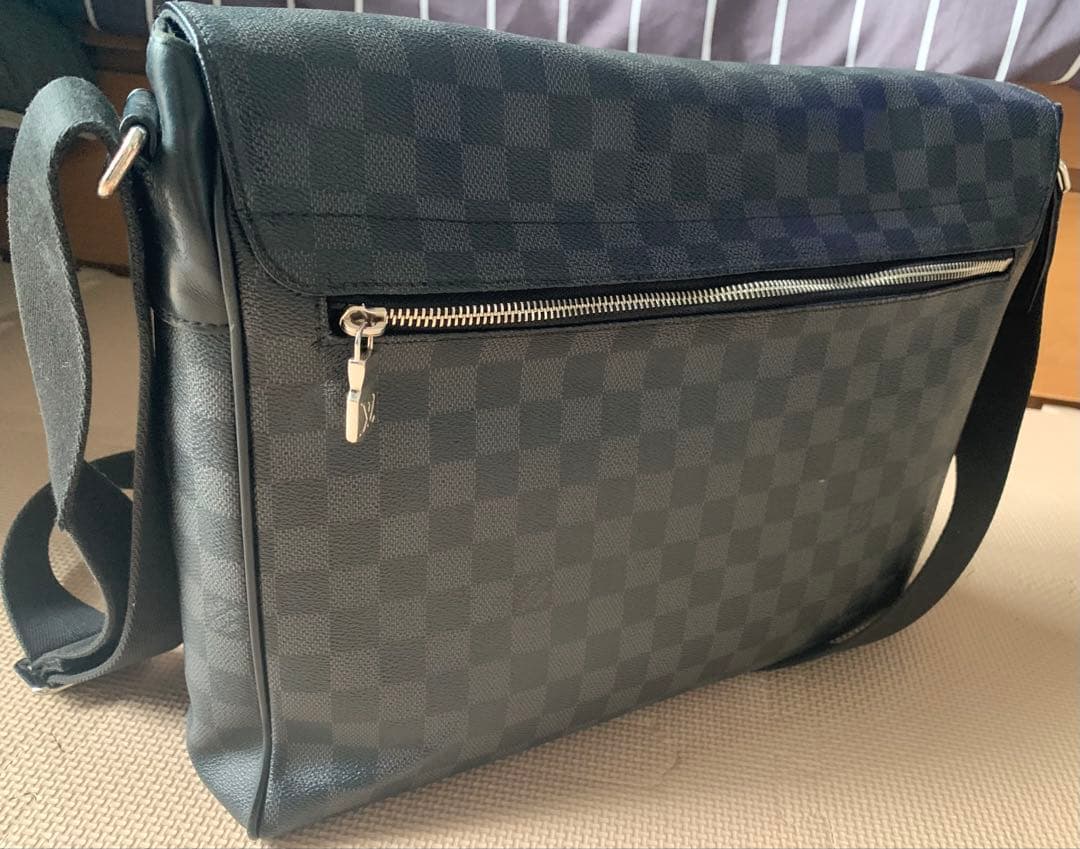 Louis Vuitton ダミエ・グラフィット メッセンジャーバッグ