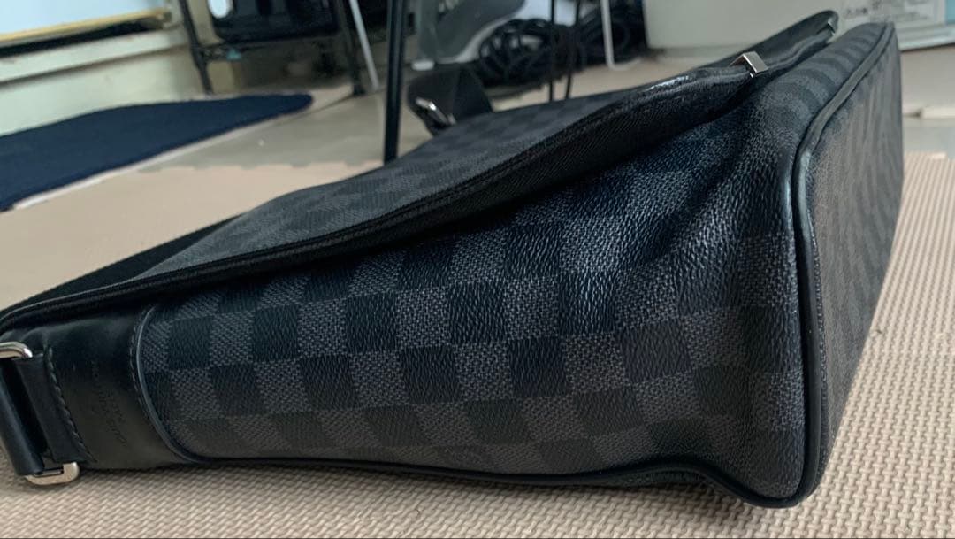 Louis Vuitton ダミエ・グラフィット メッセンジャーバッグ