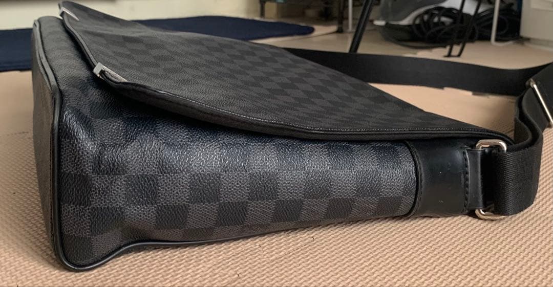 Louis Vuitton ダミエ・グラフィット メッセンジャーバッグ