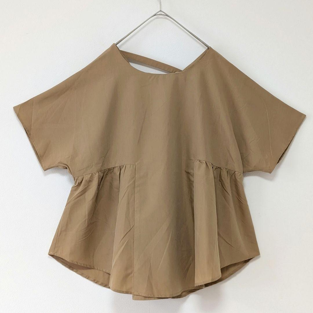 大きいサイズ5L　新品バックデザイン変形ブラウス　ベージュ