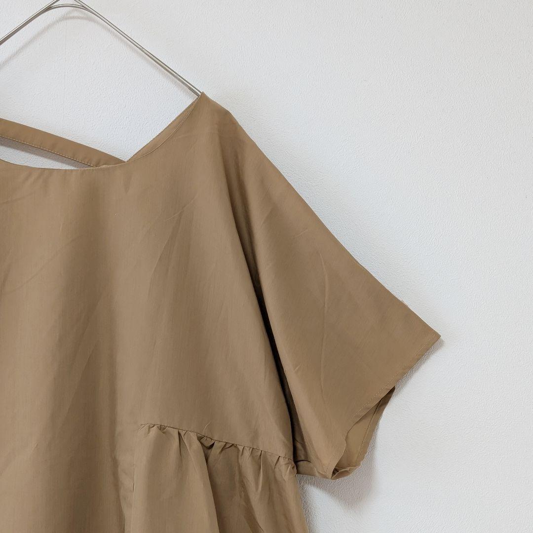 大きいサイズ5L　新品バックデザイン変形ブラウス　ベージュ