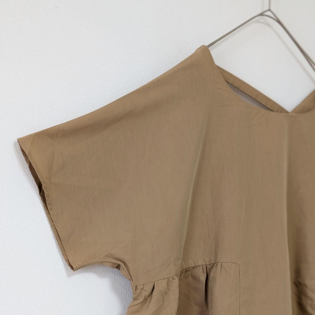 大きいサイズ5L　新品バックデザイン変形ブラウス　ベージュ