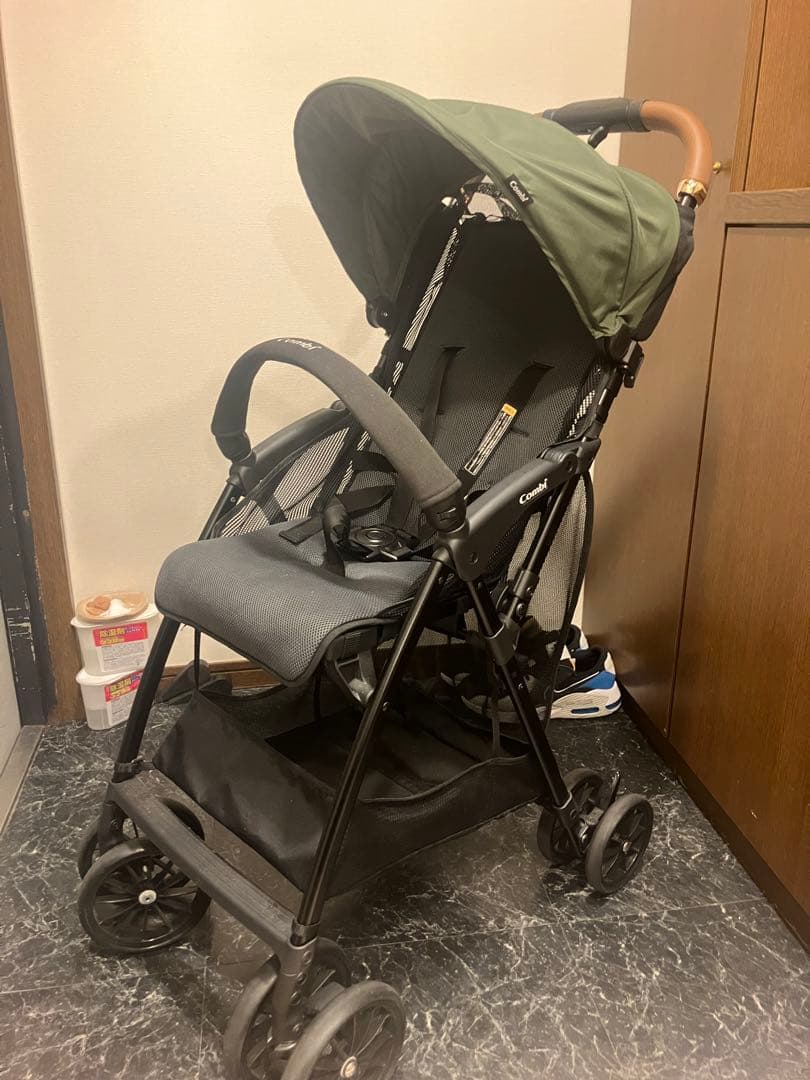 Combiベビーカー　Acbee plus