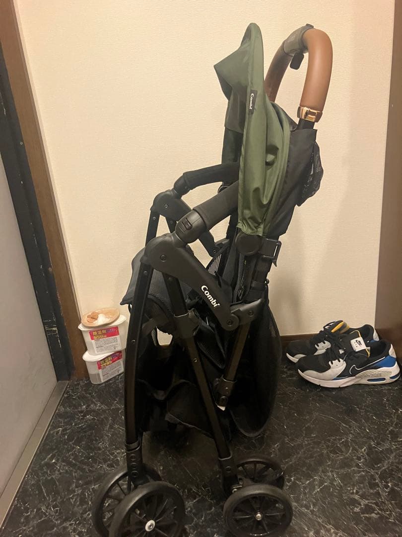 Combiベビーカー　Acbee plus