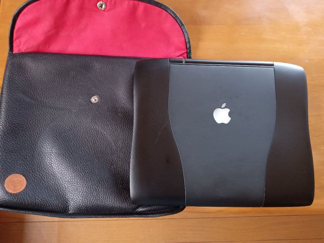 Apple MacBook 本体のみ【ジャンク】　ケース付き