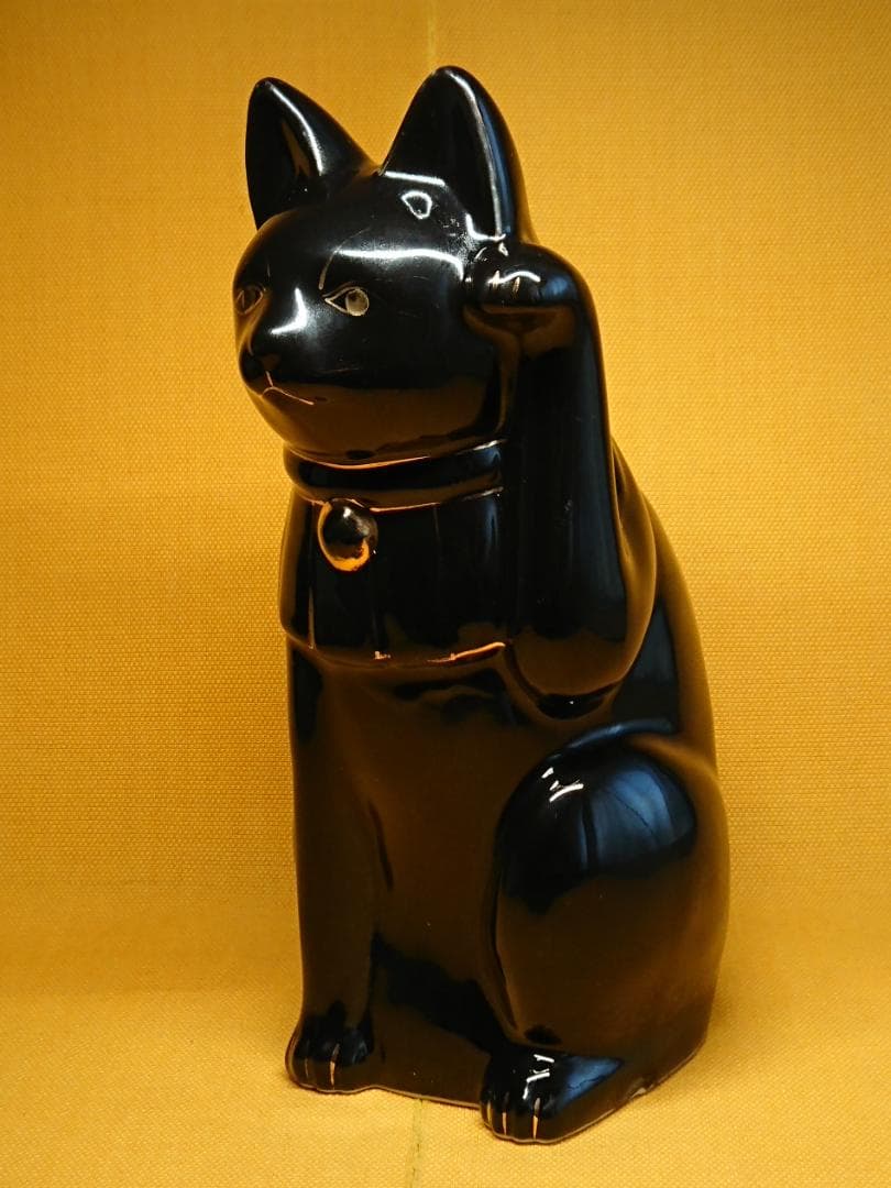 骨董　招き猫　黒猫　陶器　オブジェ　置物　インテリア　工芸品　美術品　A2572