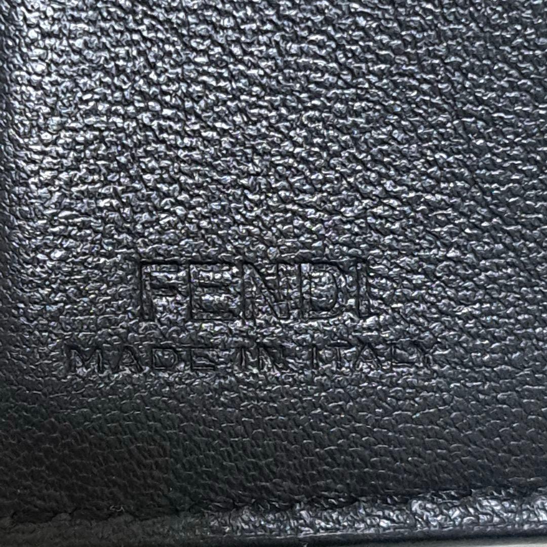 ✨極美品　希少カラー✨フェンディ　三つ折り　バゲット　エンボス　バイカラー