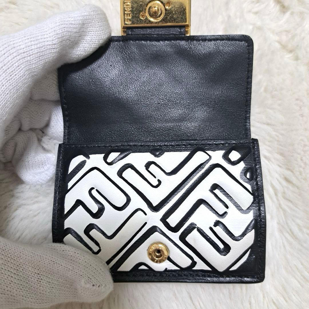 ✨極美品　希少カラー✨フェンディ　三つ折り　バゲット　エンボス　バイカラー