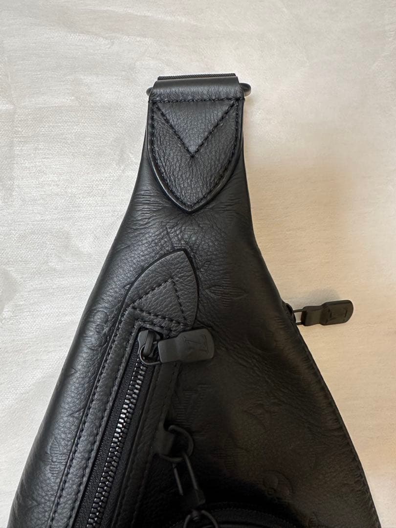 LOUIS VUITTON デュオ•スリングバッグ　モノグラムメンズ•レディース