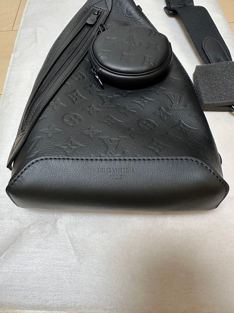 LOUIS VUITTON デュオ•スリングバッグ　モノグラムメンズ•レディース